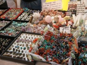 Şifa kaynağı taşları kullanmayı bilmiyoruz