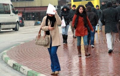 Bursa güne karla uyandı