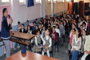 Polisten çocuklara uyarı: Aile bilgilerinizi internette paylaşmayın