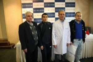 Babalarının verdiği böbreklerle iyileştiler