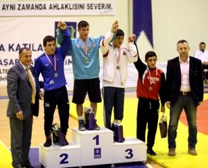 Bursa Büyükşehir Belediyesporlu güreşçiler şampiyon oldu