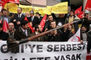 Miting iptalini maket füzeyle protesto ettiler