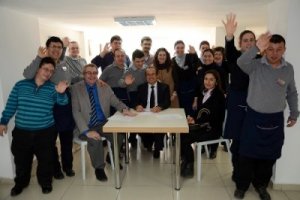 Eğitilebilir zihinsel engelliler garsonluk mesleği eğitim kursu sona erdi