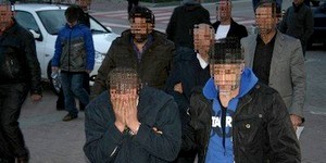 Benzinlikte park halindeki otobüsleri yakan 2 zanlı adliyeye sevk edildi