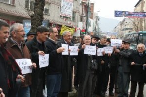 Tüketicilerden benzin zammına türkülü protesto