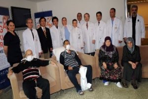 Fedakar bayanlar çapraz nakille eşlerine hem böbrek hem de hayat verdi