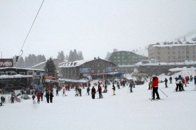 Okullar tatile girdi, öğrenciler Uludağ'a akın etti