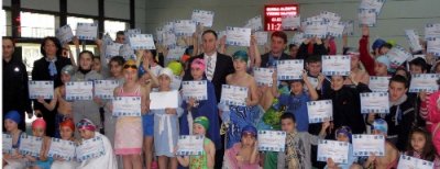 Takdir belgesi alan öğrenciler havuzla ödüllendiriliyor