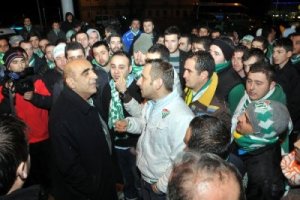 Bursaspor taraftarı, Sağlam'a sahip çıktı