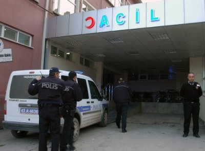 Çocuğuna bağıran kişiyi bıçakla yaraladı