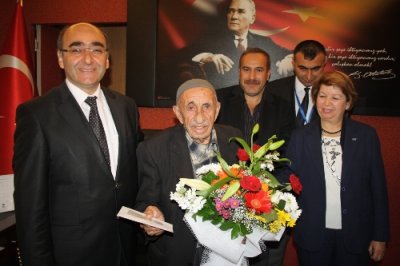 104 yaşındaki SGK emeklisi, eşinin mezarını yaptıramadan öldü