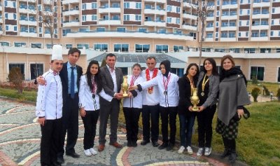 Afyonkarahisarlı aşçılar 2 altın kep kazandı