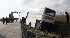 Yolcu otobüsü devrildi