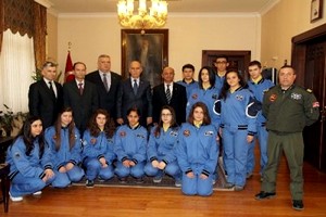Türk Hava Kurumu Genç Kanatlar Topluluğu'ndan Vali Harput’a ziyaret