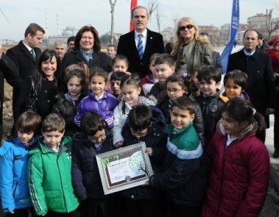 Minik eller yeşertiyor