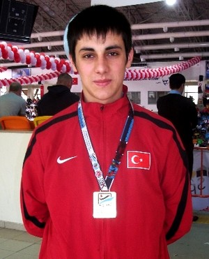 Avrupa Şampiyonu olmanın mutluluğunu yaşıyor