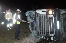 TIR'daki ağır yaralı sürücü güçlükle çıkarıldı
