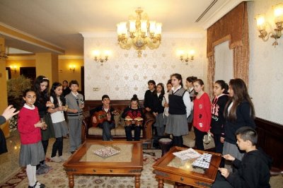Minik öğrencilerden Vali Harput’a konser