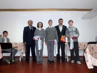 Orhanbey Ortaokulu'nda kutlu doğum programı düzenledi.