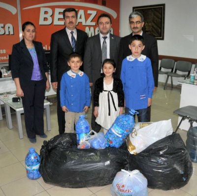 Öğrenciler 50 bin mavi kapakla engellilere destek oldu