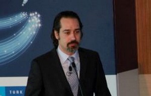 Akarca: Türk Telekom, dünyayı 4 kez dolaşan fiber kablo döşedi