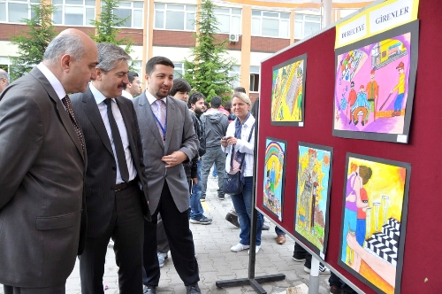 Zihinsel engelliler ve öğrencilerin emekleri aynı sergide buluştu