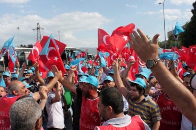 Renault işçileri toplu sözleşme için yürüdü