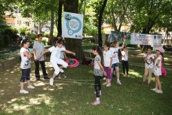 Çocuklar, unutulan 'körebe ve beştaş'ı hatırladı