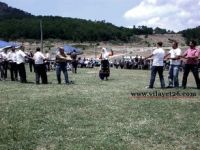 Başkonak'ta üç nesil akrabalar yedinci defa toplandı.