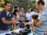 Tepebaşı Belediyesi hayvan sahiplerine 'dışkı toplama poşeti' dağıttı.