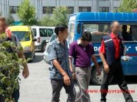 Giyim ve yiyecek malzemesi çalan 2 kişi tutuklandı.