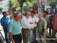 AK Partililer referandum kitapçığı dağıttı