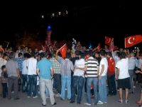 Sırbistan galibiyeti sokağa döktü