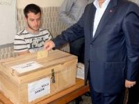 Vali Haluk İmga ve eşi Dilek İmga, oyunu kullandı.