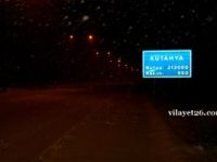 Kar yağışı Kütahya'da araç trafiğini olumsuz etkiliyor