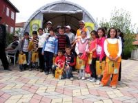 Köy çocukları için kermes düzenlediler.