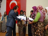 Afyonkarahisar’da, 33 kadın girişimciye 700’er TL kredi verildi.
