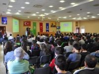 Liseli gençler, gençlerin sorunları ve çözüm yollarını konuştu.