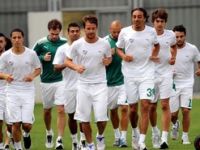 Bursaspor hazırlıklarını sürdürdü, idmana yabancılar da katıldı