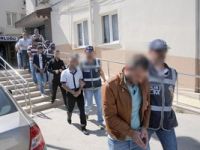 Silah ticareti için biraraya gelen zanlılar, suçüstü yakalandı.
