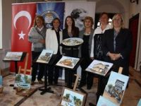 El emeği resimler, sergilendi.
