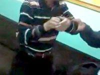 Sakat taklidi yapan dilencinin foyası, zabıta ekipleri tarafından ortaya çıkartıldı.