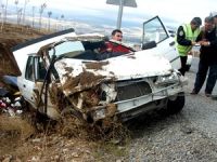 Afyonkarahisar'da otomobil şarampole yuvarlandı: 5 yaralı