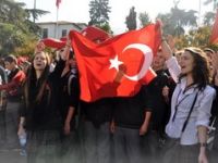 Liseli gençler şehitler için yürüdü