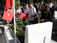 Öğrenciler, şehitler için sokaklarda