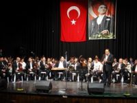 Usta-çırak el ele konser verdi