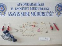 Afyonkarahisar'a hırsızlık için gelen 4 kişi yakalandı.