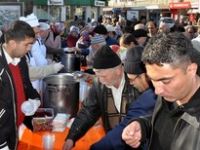 Kütahya Belediyesi aşure dağıttı