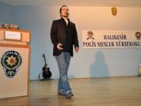 Doğukan Manço, polis adaylarına babasını anlattı