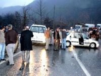 Akyazı'daki iki ayrı kazada 3 kişi yaralandı